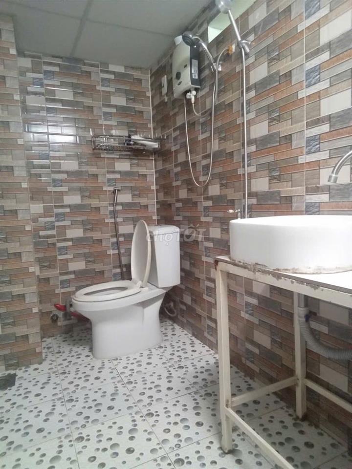 Phòng trọ Quận 7 30m² có gác, ban công