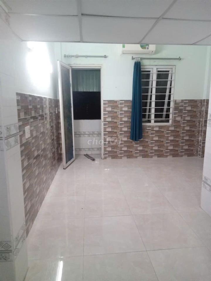 Phòng trọ Quận 7 30m² có gác, ban công