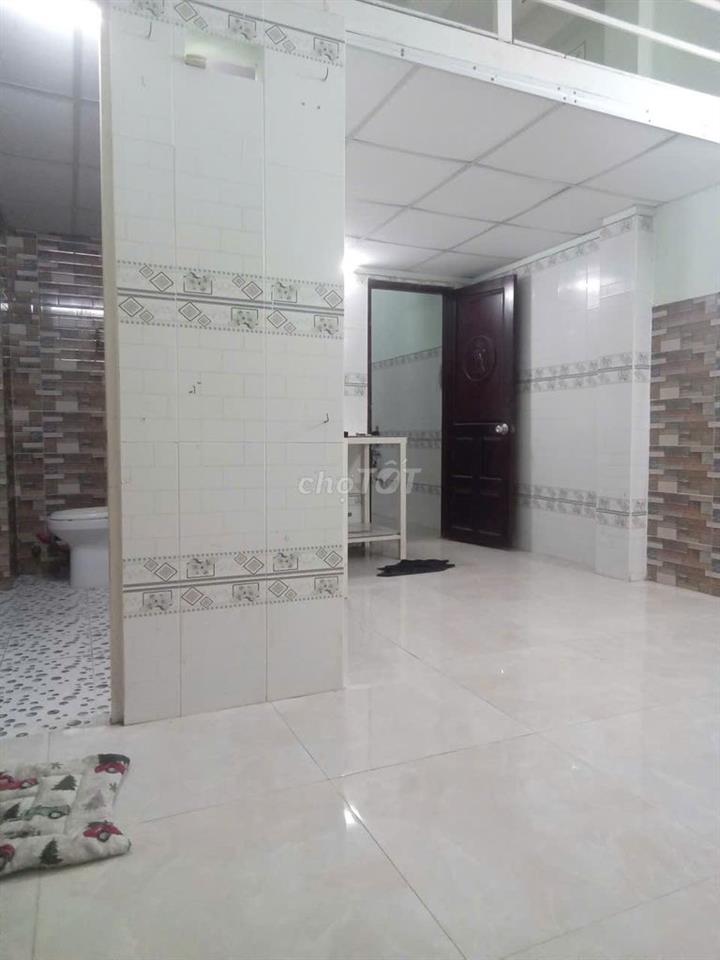 Phòng trọ Quận 7 30m² có gác, ban công
