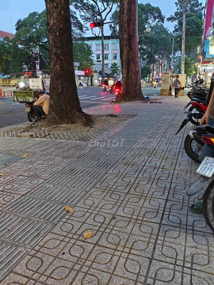 Mặt bằng 4-15m,trống suốt,khu sầm uất đường Trần Hưng Đạo,p1 .Q. 5