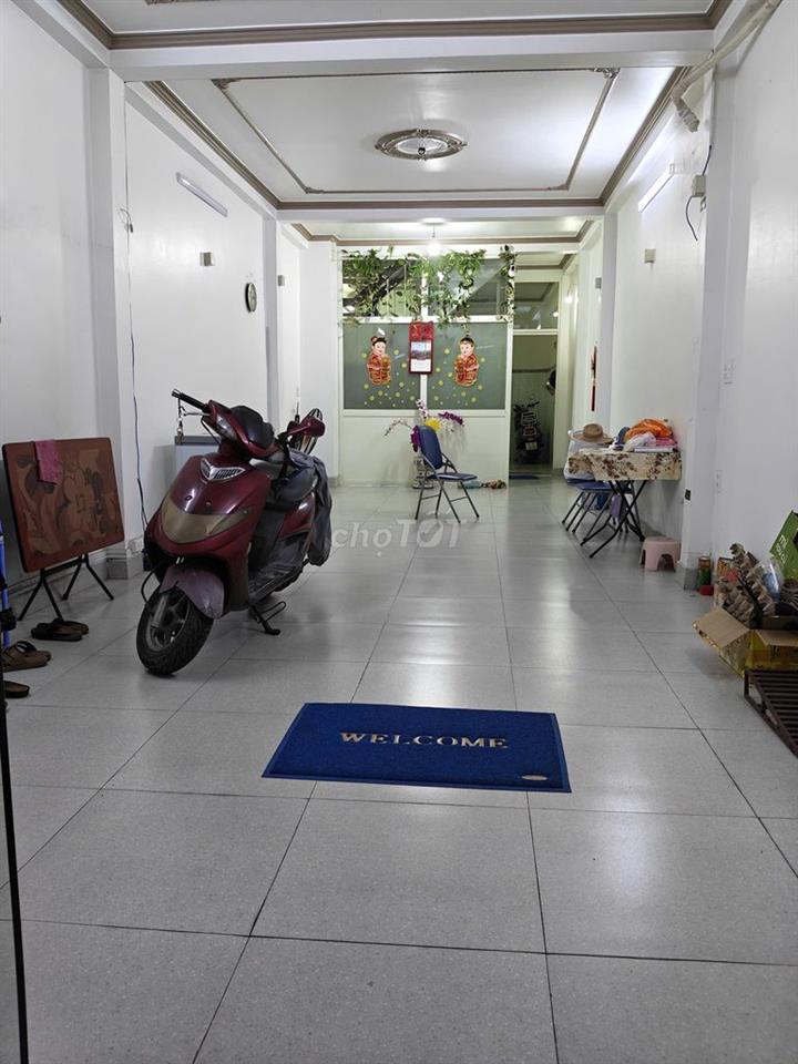 Mặt bằng 4-15m,trống suốt,khu sầm uất đường Trần Hưng Đạo,p1 .Q. 5