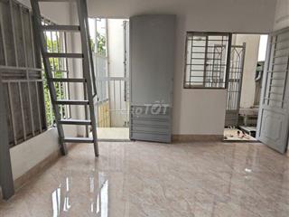 Phòng mới có Ban công, nhiều cửa sổ, rất thoáng gần đường Lâm Văn Bền
