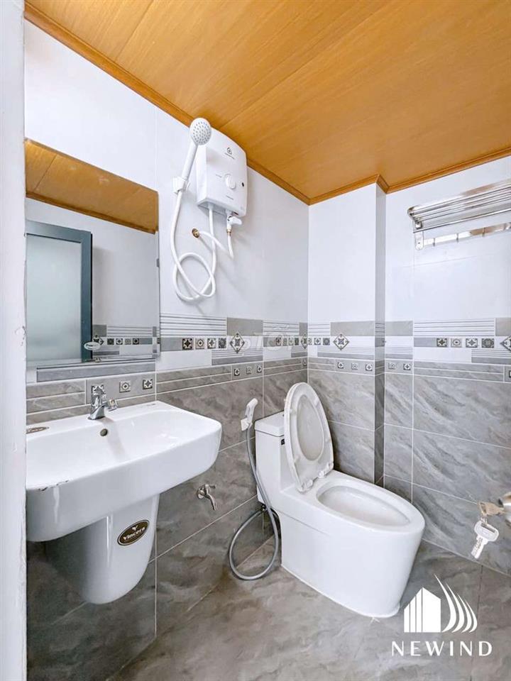 Phòng gác, full nội thất, bancon, thoáng mát