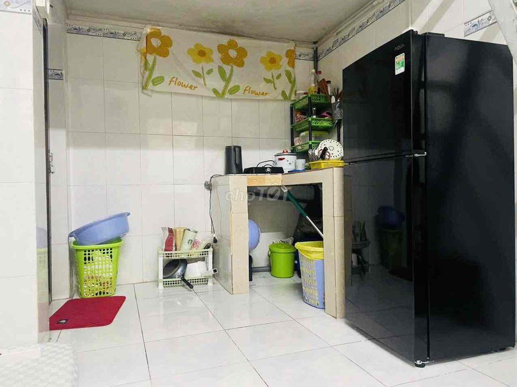Nữ share phòng