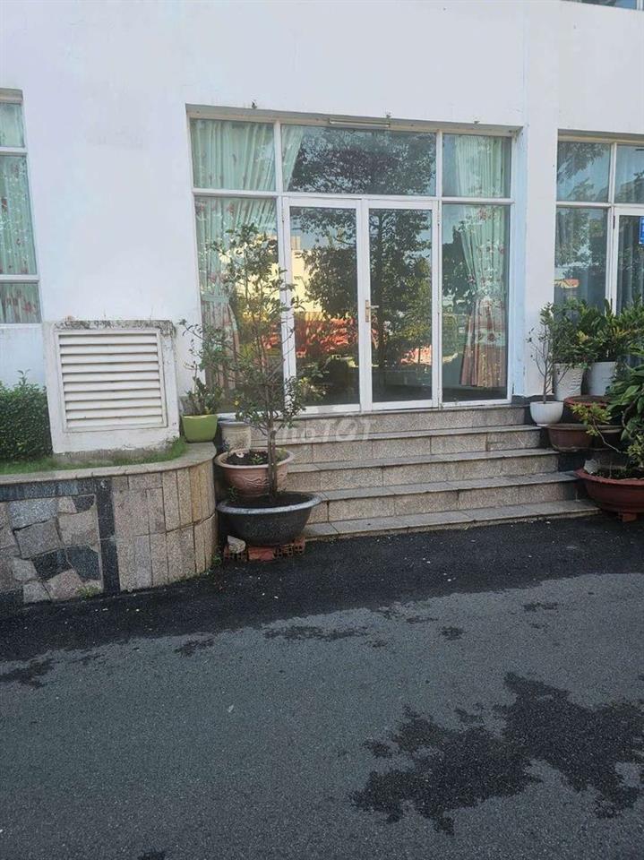 Bán căn góc tầng trệt 115m2 3 phòng ngủ 2 phòng vệ sinh