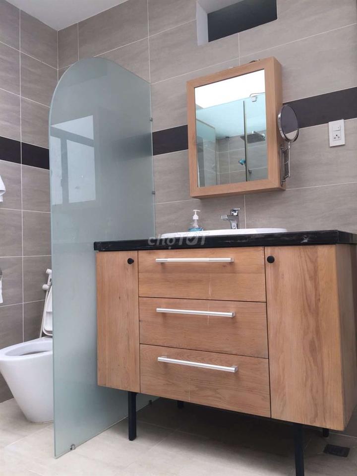 Bán Penthouse căn góc 387m2 Cc Giai Việt lô B1