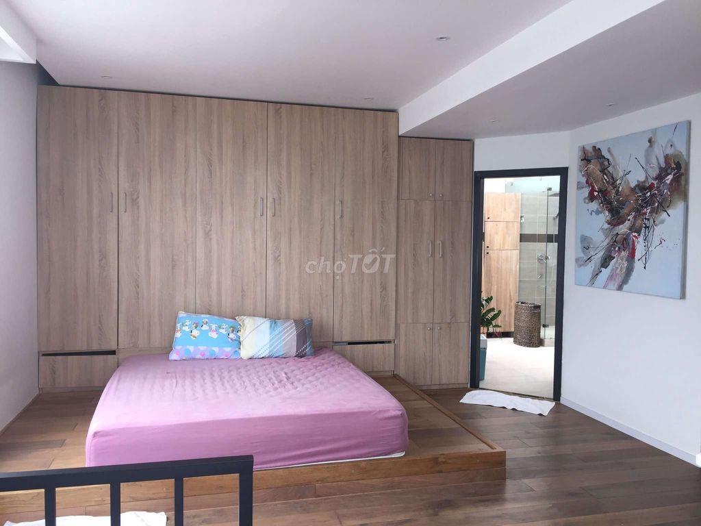 Bán Penthouse căn góc 387m2 Cc Giai Việt lô B1