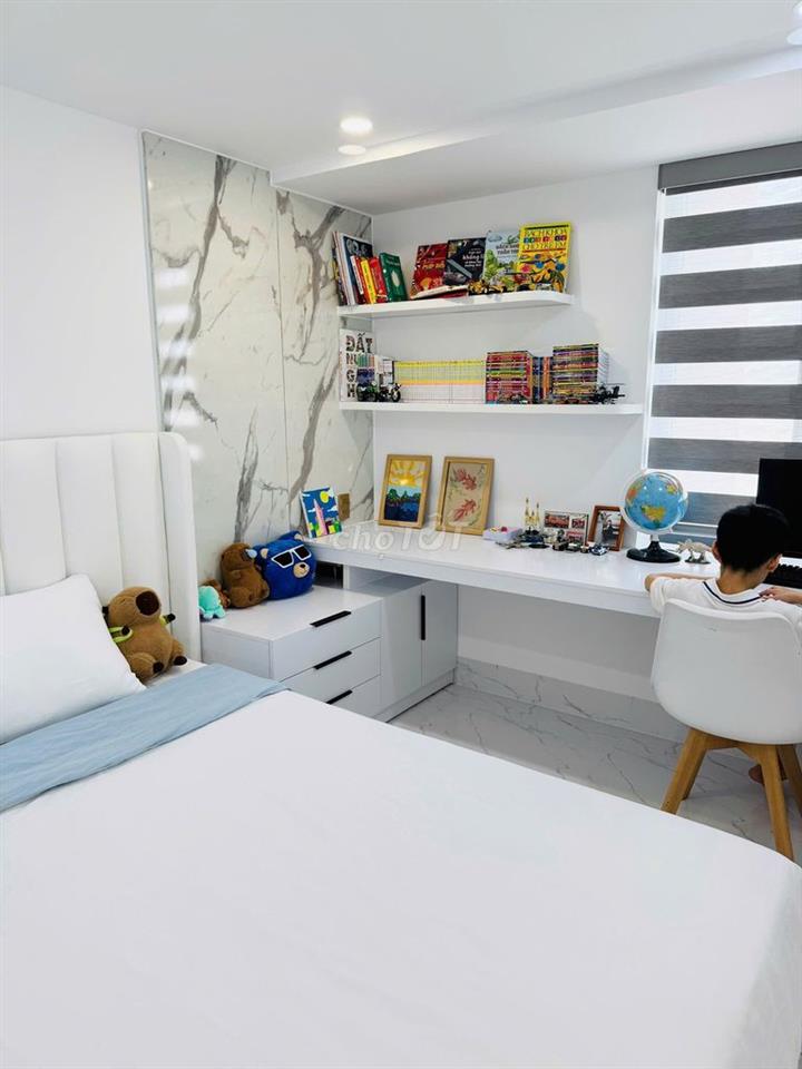 Căn Duplex góc, full nội thất có sổ Phú Đông Sky Garden 3pn2wc 104m2