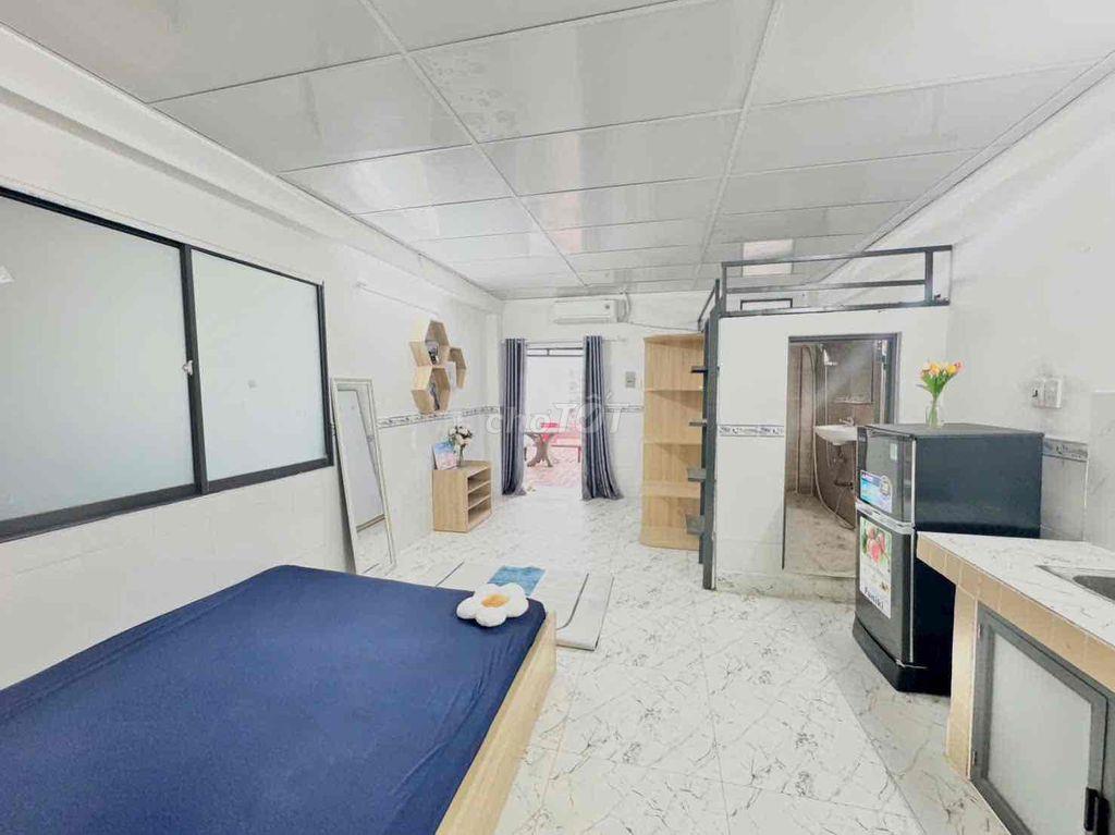 Phòng gác đủ nội thất, cầu Tân Thuận thoáng rộng 25m2 cửa sổ, gần Q4