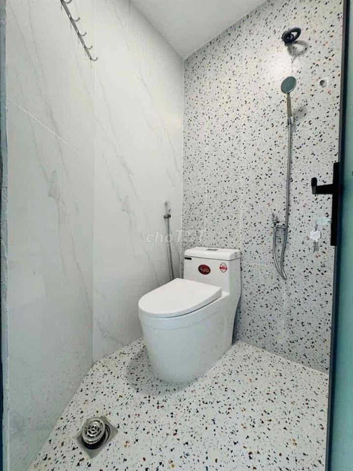 KHAI TRƯỜNG NHÀ NGUYÊN CĂN CHO THUÊ hai nhà vệ sinh GẦN CẦU CHỮ Y