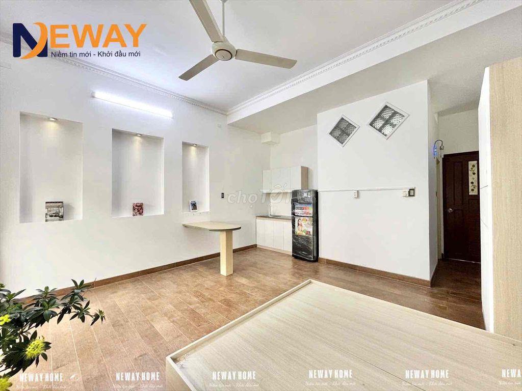 Phòng mới xây ban công đầy đủ nội thất cao cấp gần CẦU CHÁNH HƯNG UEH