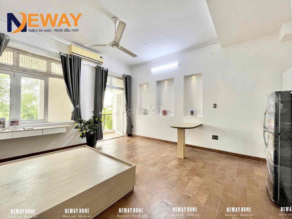 Phòng mới xây ban công đầy đủ nội thất cao cấp gần CẦU CHÁNH HƯNG UEH