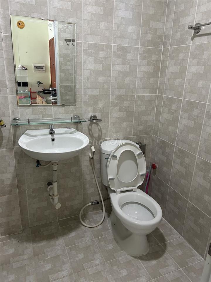 Tìm bạn nữ ở ghép