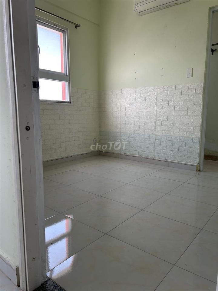 Tìm bạn nữ ở ghép