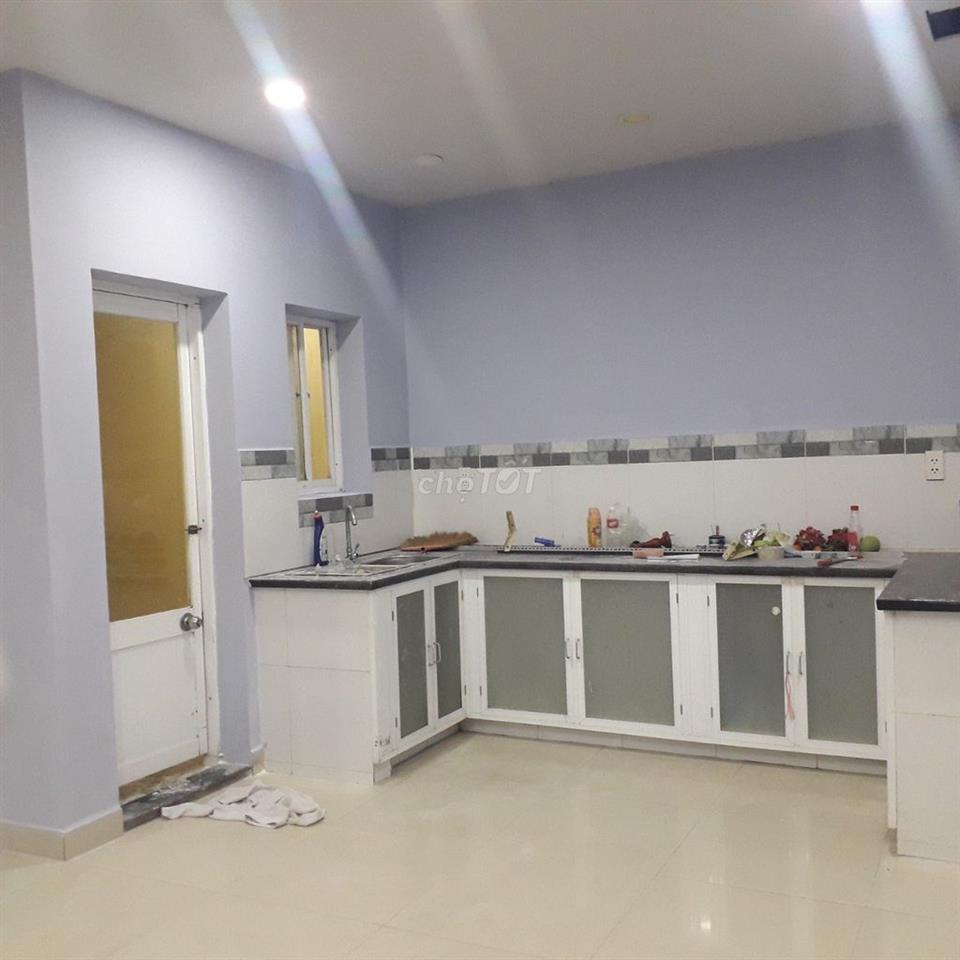 Chính chủ cho  thuê căn hộ lầu 4, 95m2, 3PN, 2WC, 1 balcon, 1 sân phơi