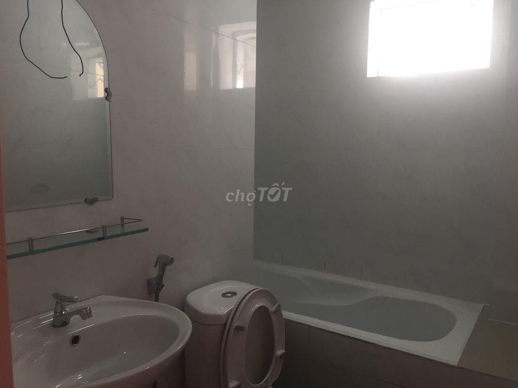 Chính chủ cho  thuê căn hộ lầu 4, 95m2, 3PN, 2WC, 1 balcon, 1 sân phơi