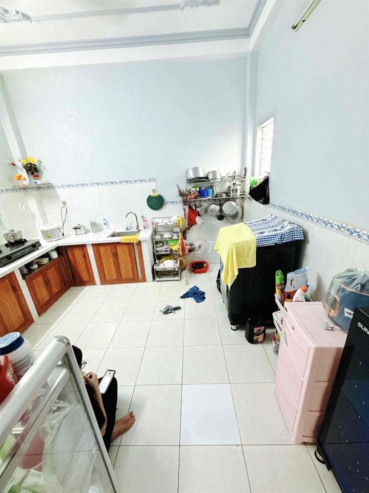 NHÀ HẺM 4m, xây 4  TẦNG, Dt đẹp (4x15m), nở hậu, gần MT Dương Bá Trạc