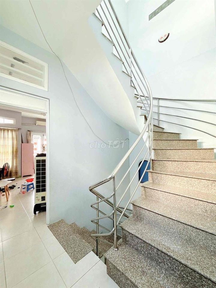 NHÀ HẺM 4m, xây 4  TẦNG, Dt đẹp (4x15m), nở hậu, gần MT Dương Bá Trạc
