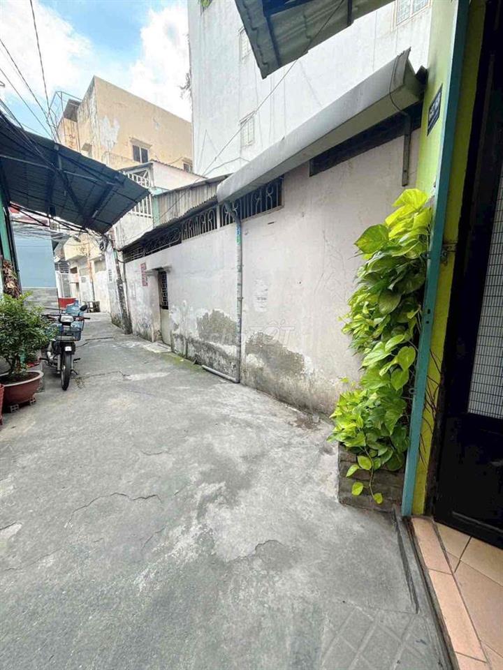 NHÀ HẺM RỘNG, SAU LƯNG MẶT TIỀN 653/ PHẠM THẾ HIỂN, P4, Q8