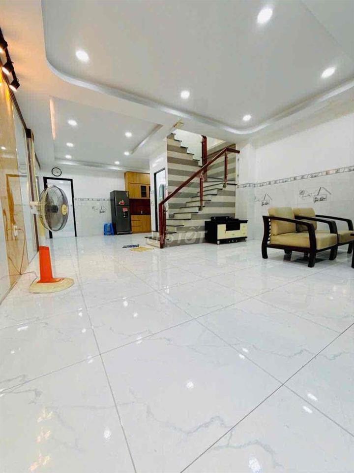 Nhà Dtích lớn 75 m2 đất (5.2x14m),hẻm rộng 6 mét, Âu Dương Lân P3 Q8