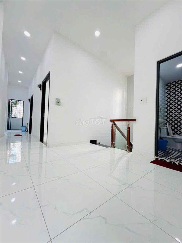Nhà Dtích lớn 75 m2 đất (5.2x14m),hẻm rộng 6 mét, Âu Dương Lân P3 Q8