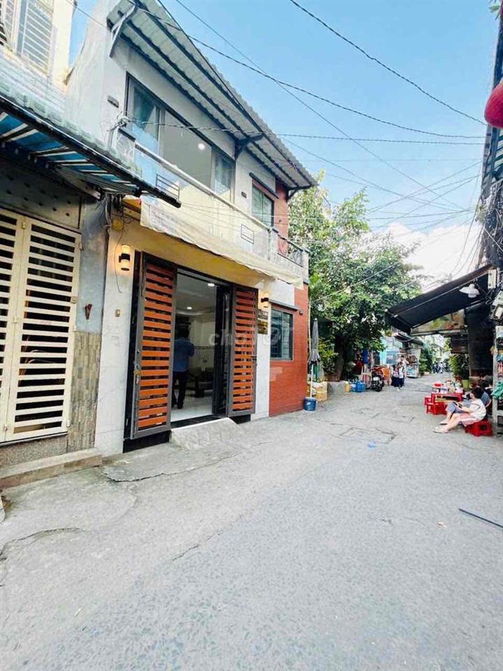 Nhà Dtích lớn 75 m2 đất (5.2x14m),hẻm rộng 6 mét, Âu Dương Lân P3 Q8