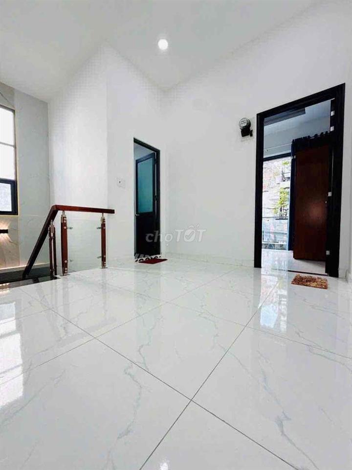 Nhà Dtích lớn 75 m2 đất (5.2x14m),hẻm rộng 6 mét, Âu Dương Lân P3 Q8