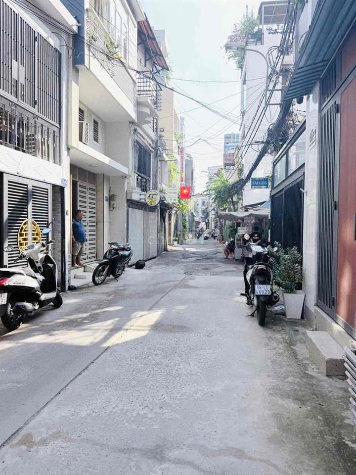 NHÀ VỊ TRÍ ĐẸP 28/DƯƠNG BÁ TRẠC, trệt, lửng, lầu (4x10m), P.2, QUẬN 8