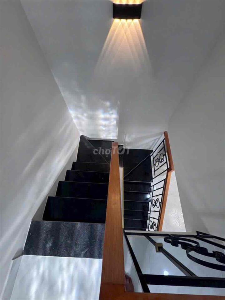 Nhà mới trệt, lầu hẻm 125 Nguyễn Thị Tần (3.5x11m, nở hậu), 40m2 đất