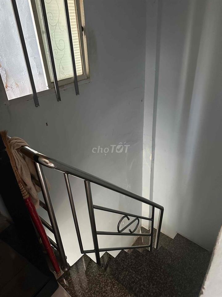 cần bán nhà nhỏ tại khu f15 q8 cũ,gần chùa quan âm
