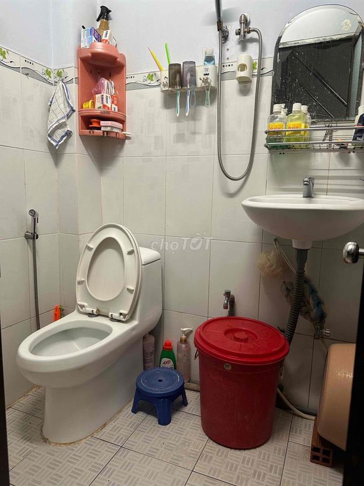 cần bán nhà nhỏ tại khu f15 q8 cũ,gần chùa quan âm