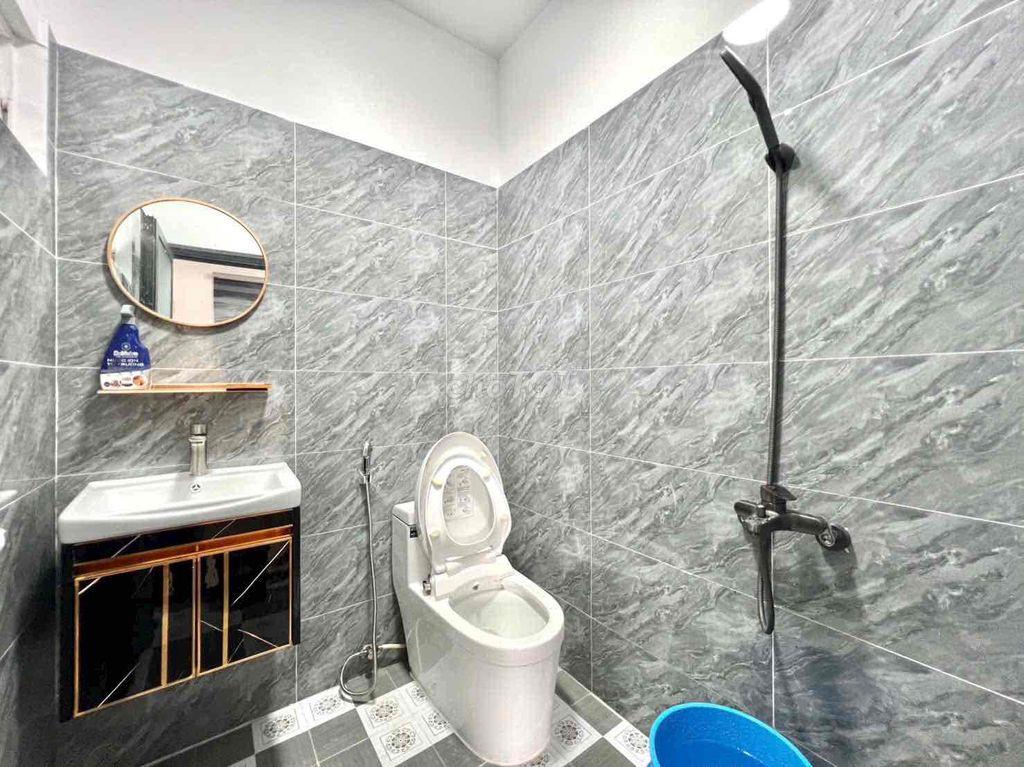 Phòng đối diện chung cư Giai việt full nội thất