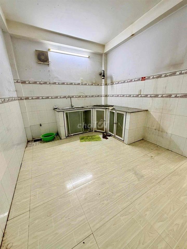 Nhà Âu Dương Lân 2 tầng sát mặt tiền đúc thật