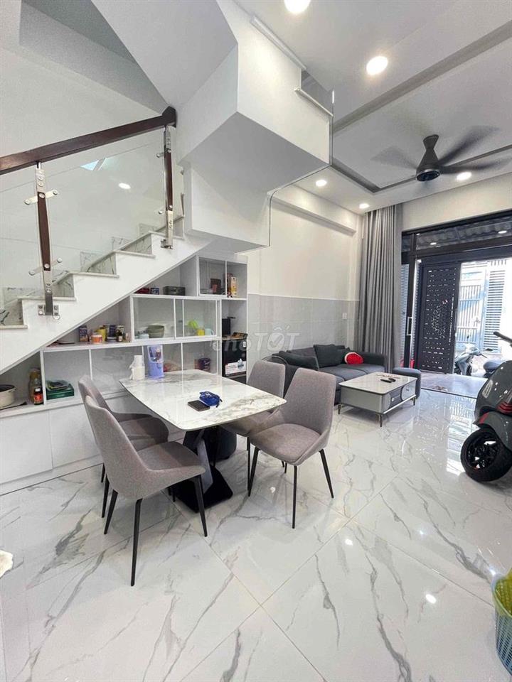 Nhà Xây mới 2 lầu sân thượng Âu Dương Lân hẻm 5m