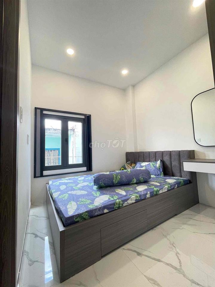 Nhà Xây mới 2 lầu sân thượng Âu Dương Lân hẻm 5m
