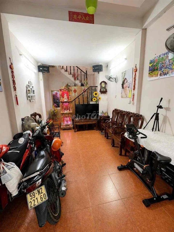 Nhà 2 lầu sân thượng 1 sẹc đường Ba Đình hoàn công đủ