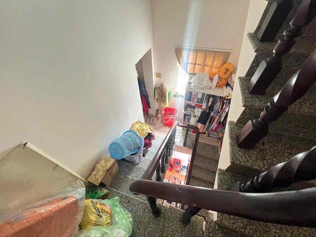 Nhà 2 lầu sân thượng 1 sẹc đường Ba Đình hoàn công đủ