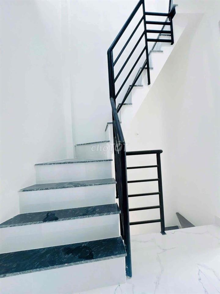 Bán nhà 3 lầu 3 pn hẻm 154/ âu dương lân p3 Q8 cũ