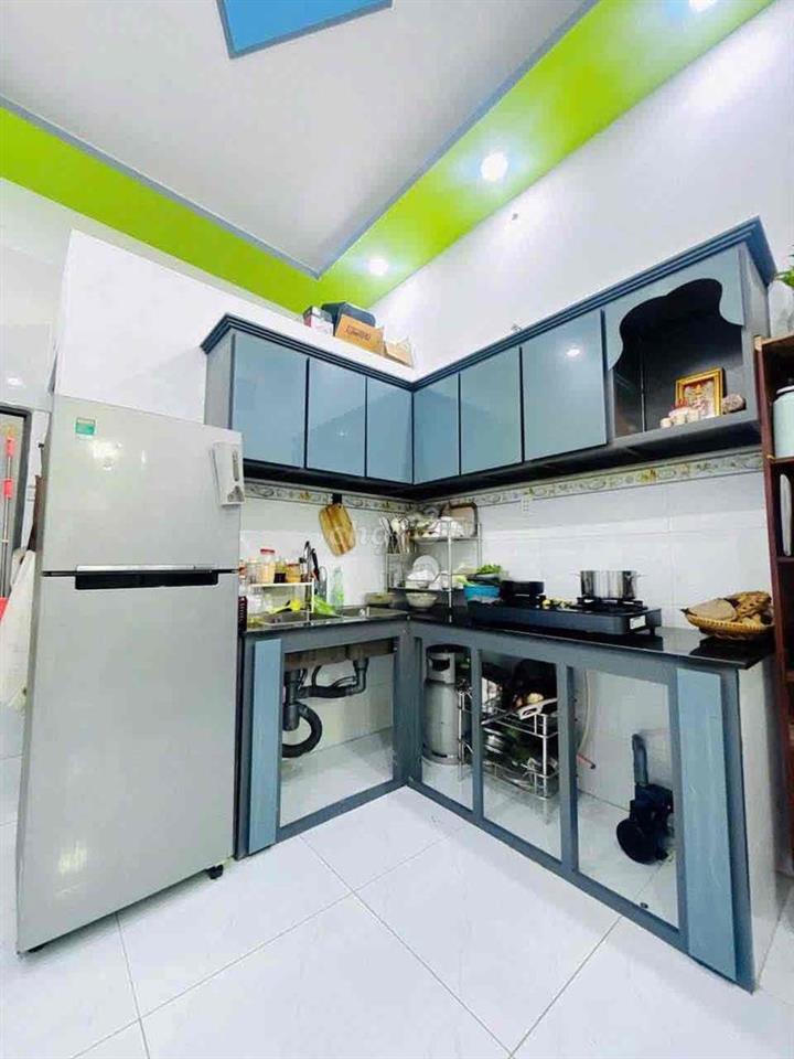Bán nhà mới 3 tầng 4pn hẻm lê thành phương p15# Q8