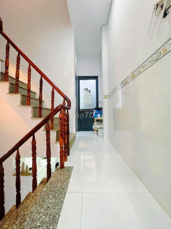 Bán nhà mới 3 tầng 4pn hẻm lê thành phương p15# Q8