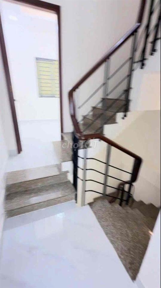 Bán nhà 3 lầu đúc BTCT mới xây 5pn hẻm 498/ Lê Hồng phong p1 Q 10