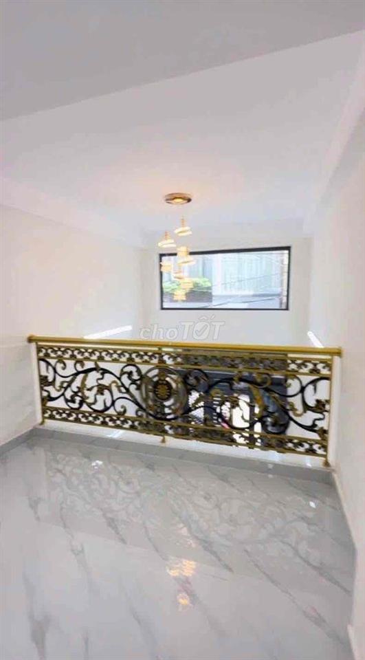 Bán nhà 3 lầu đúc BTCT mới xây 5pn hẻm 498/ Lê Hồng phong p1 Q 10