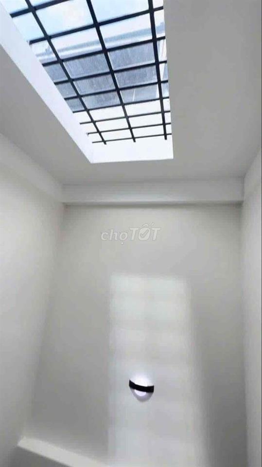 Bán nhà 3 lầu đúc BTCT mới xây 5pn hẻm 498/ Lê Hồng phong p1 Q 10