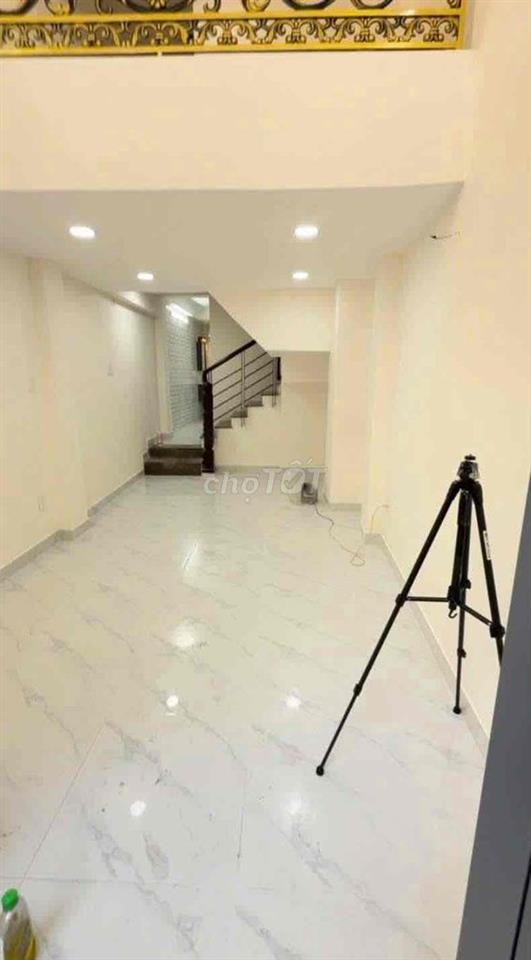 Bán nhà 3 lầu đúc BTCT mới xây 5pn hẻm 498/ Lê Hồng phong p1 Q 10