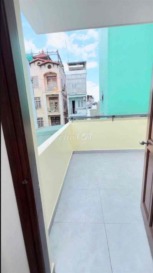 Bán nhà 3 lầu đúc BTCT mới xây 5pn hẻm 498/ Lê Hồng phong p1 Q 10