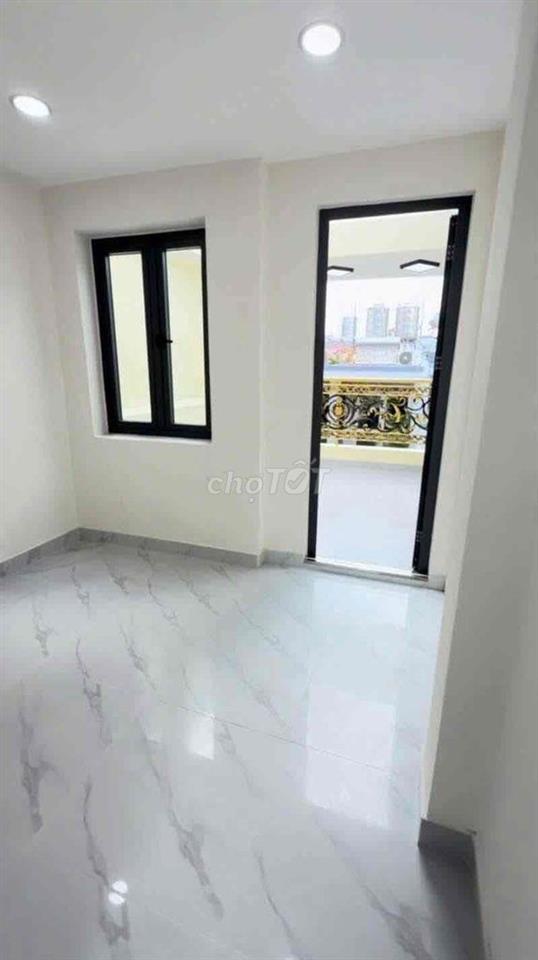 Bán nhà 3 lầu đúc BTCT mới xây 5pn hẻm 498/ Lê Hồng phong p1 Q 10