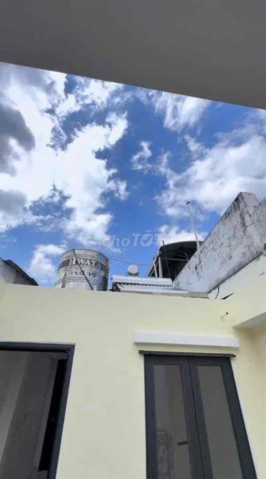 Bán nhà 3 lầu đúc BTCT mới xây 5pn hẻm 498/ Lê Hồng phong p1 Q 10