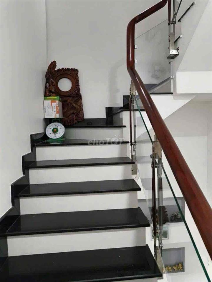 Bán nhà 3 lầu đúc BTCT 6pn hẻm Bùi Minh trực p5 # Q8
