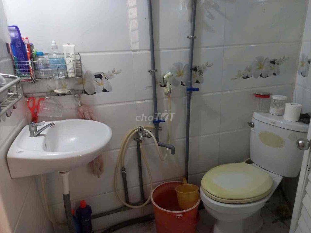 Bán nhà cấp 4 DT khủng 6,10 m x 15 m hẻm 3 m mai hắc đế p15 # Q8