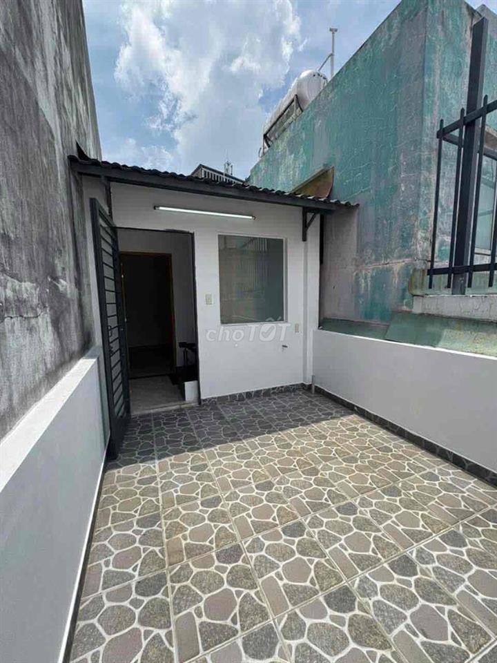 Bán nhà 3 lầu đúc BTCT 3 pn  lớn ST hẻm 88/ chánh hưng P 9 # Q8